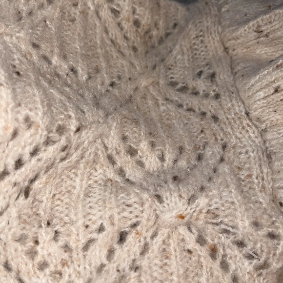 Old Navy Pointelle ruffle trim knit cozy sweater in natural color crew neck sz M - Picture 12 of 13
